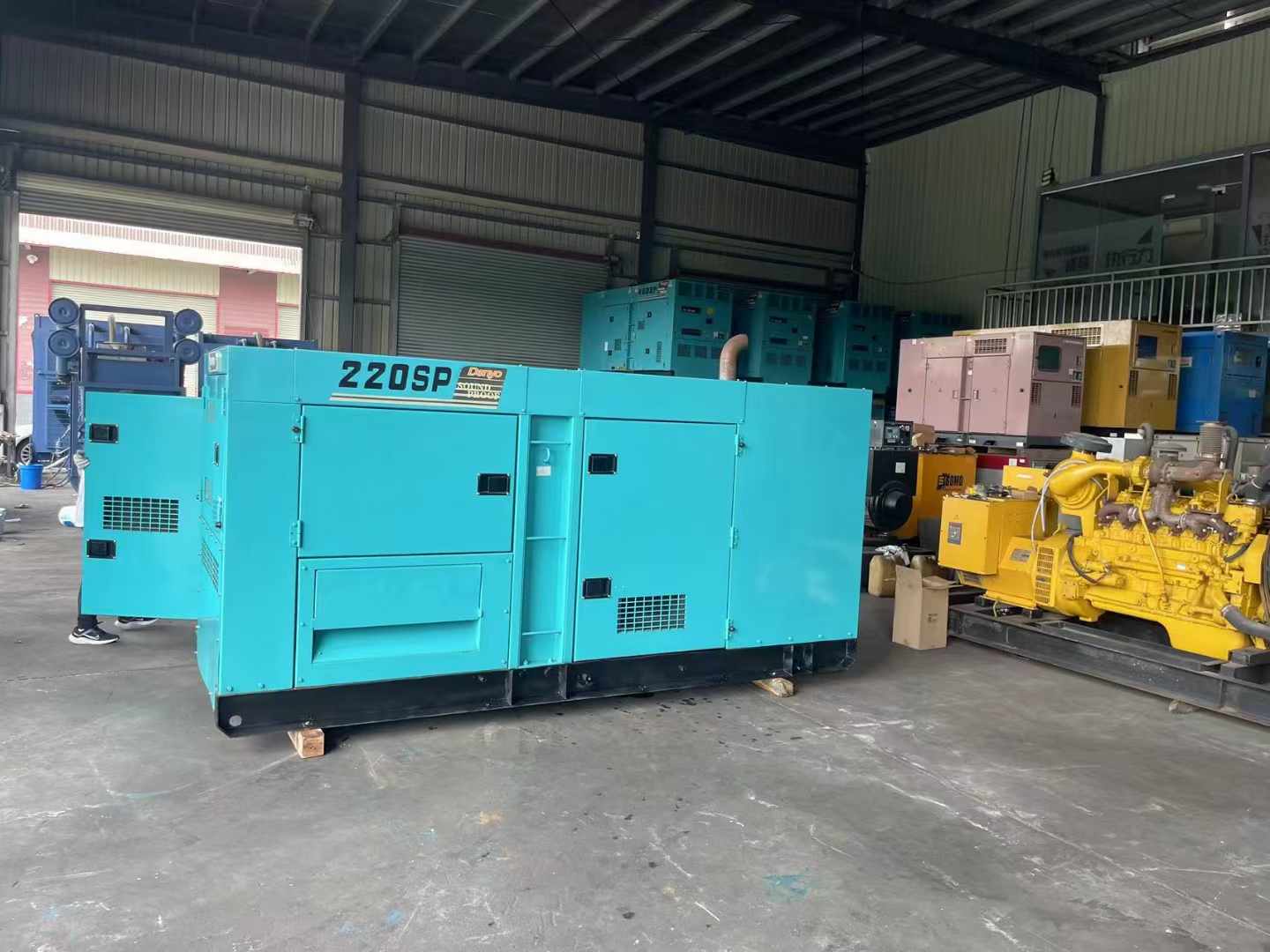 甘谷柴油发电机组长期不间断运行时，如何监控其温度和压力？